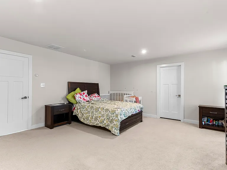 305 Goodwick Dr — Photo 21
