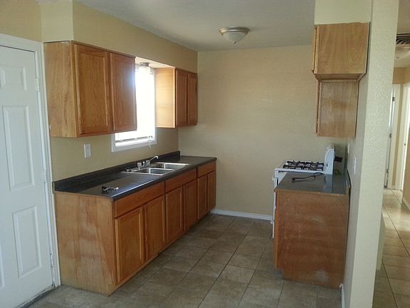 5th image of 803 E Odessa St