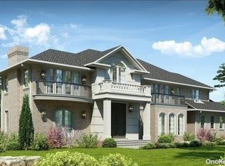 7 S Circle Dr, Great Neck, NY 11021