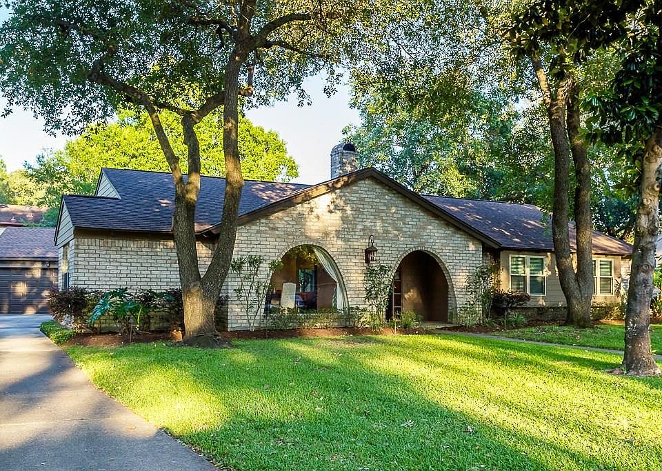 1st image of 2742 Shadowdale Dr