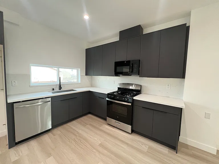 4900 Lennox Blvd #1 — Photo 5