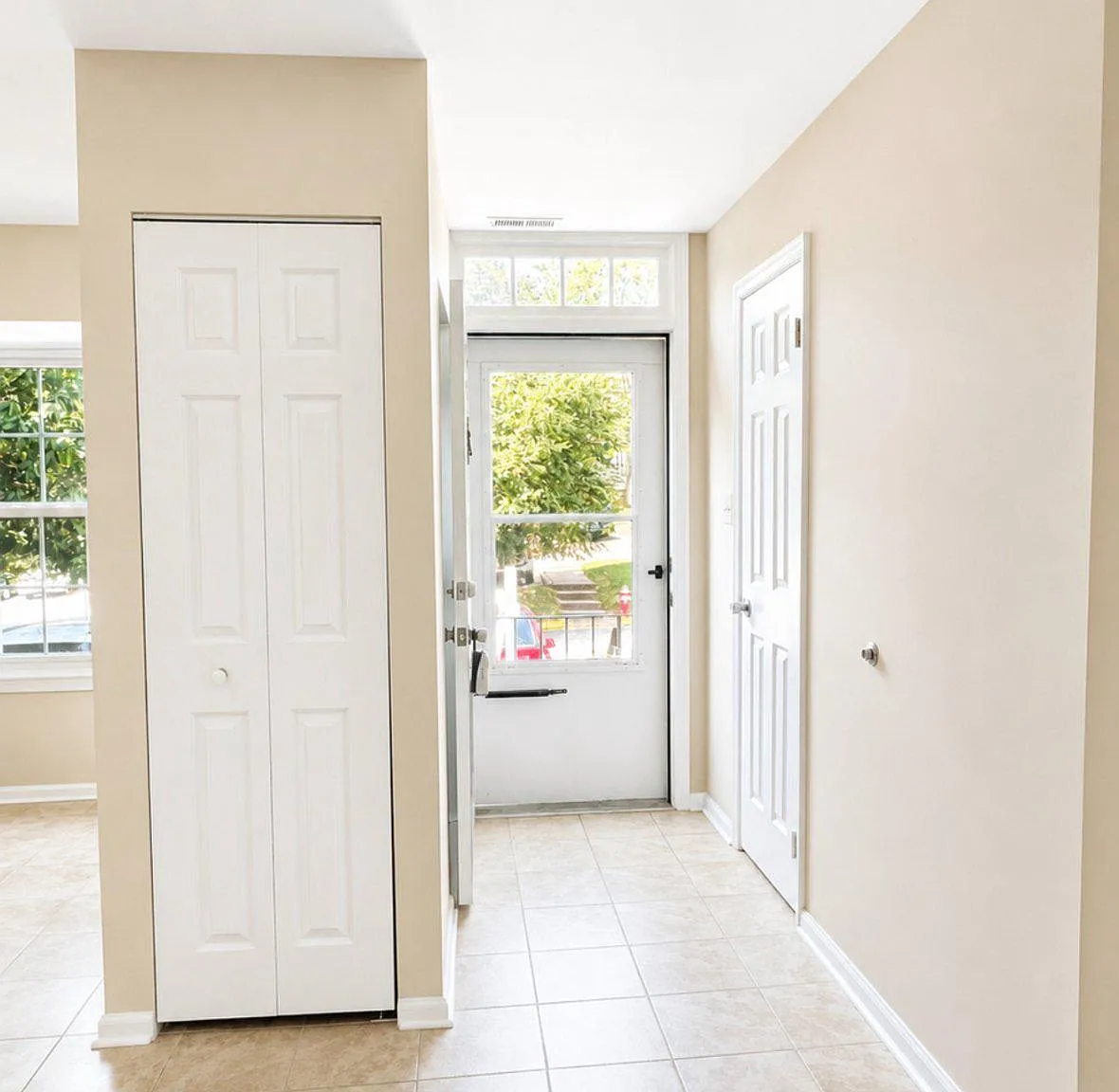 2 bed, 2.5 bath, 1294 sqft, $2,600 — Photo 3