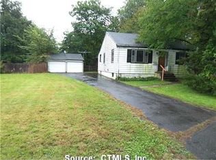8 Emerson St, Bloomfield, CT 06002