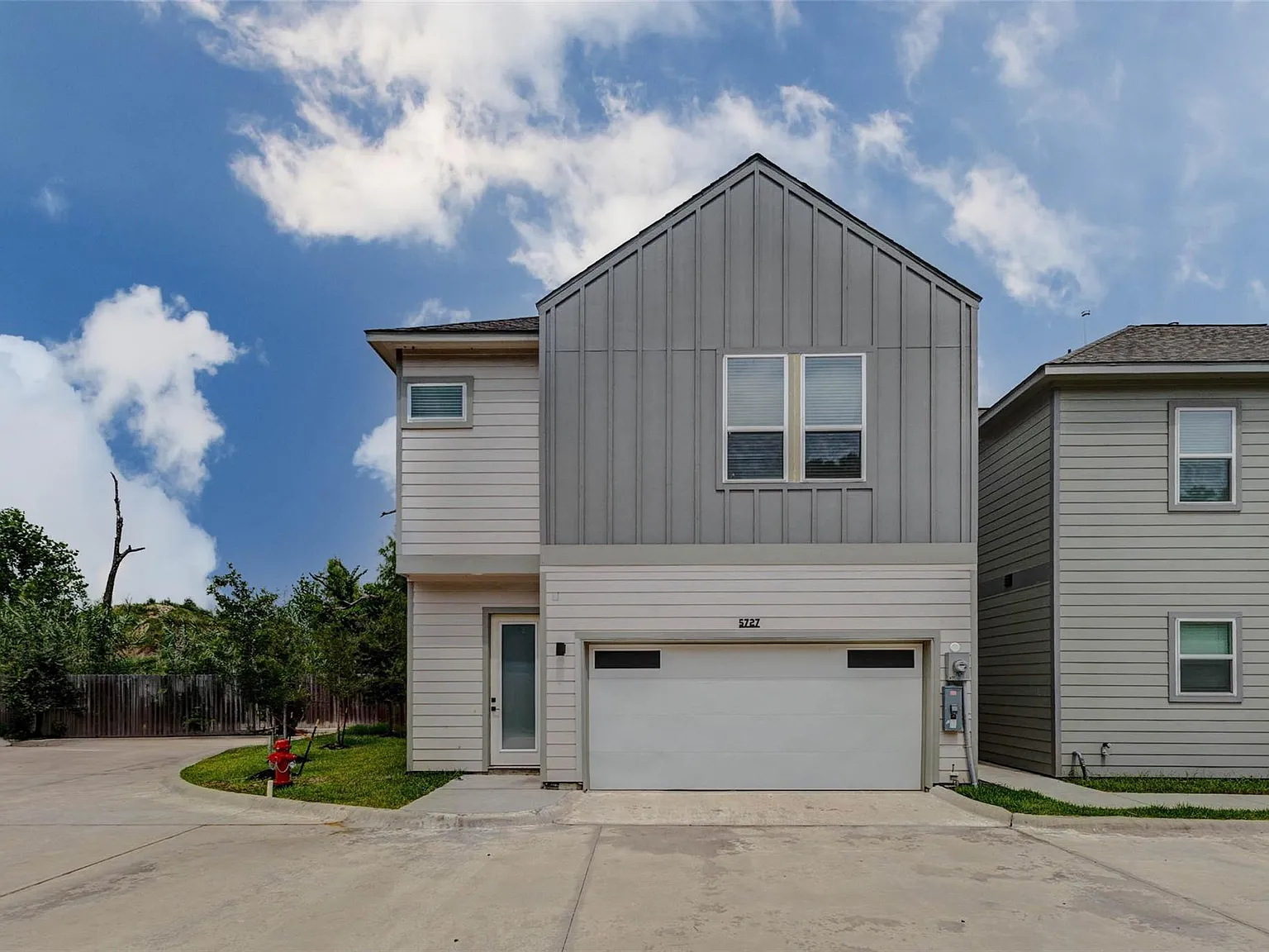3 bed, 2.5 bath, 1762 sqft, $2,300 — Photo 1