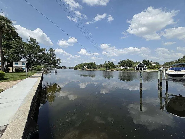 2424 W Tampa Bay Blvd #I103 — Photo 16