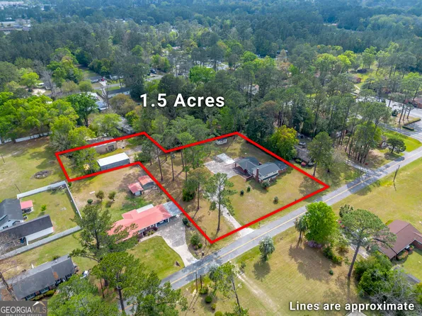 904 Golfview Dr, Waycross, GA 31501