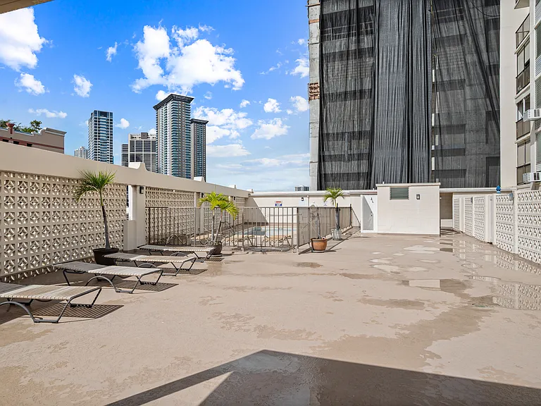 818 S King St #1007 — Photo 25