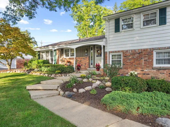 26182 Kiltartan St, Farmington Hills, MI 48334