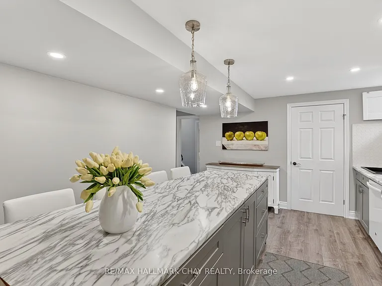 46 Essa Rd #LOWER — Photo 7