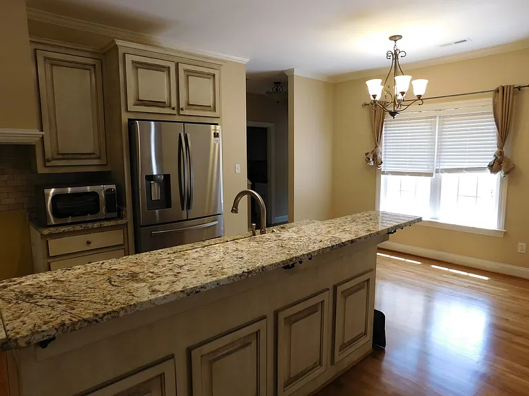 300 Taliaferro Ln — Photo 15