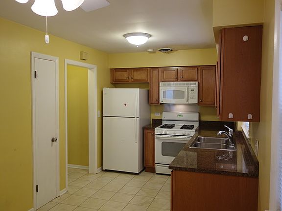 3rd image of 7247 W Touhy Ave #1R