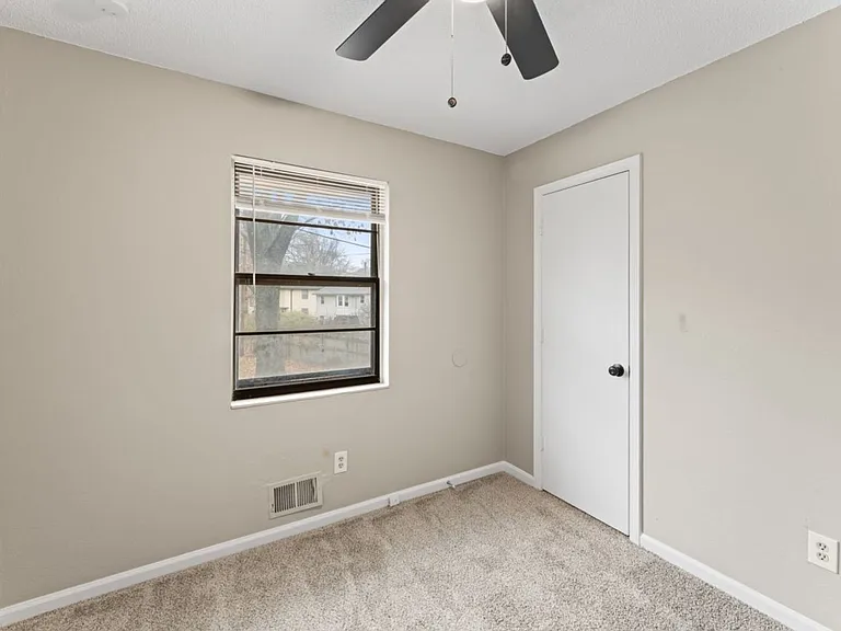 1100 SW Kingscross Rd — Photo 27
