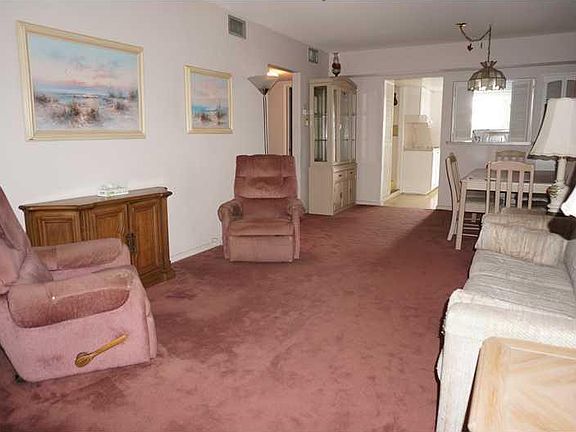 4th image of 2151 NE 42nd Court #118