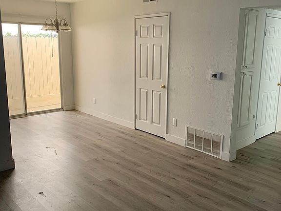 2nd image of 4320 Mammoth Ave