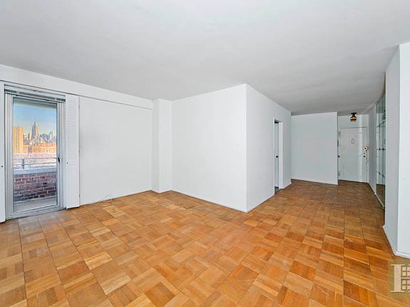 3rd image of 570 Grand St #M1503