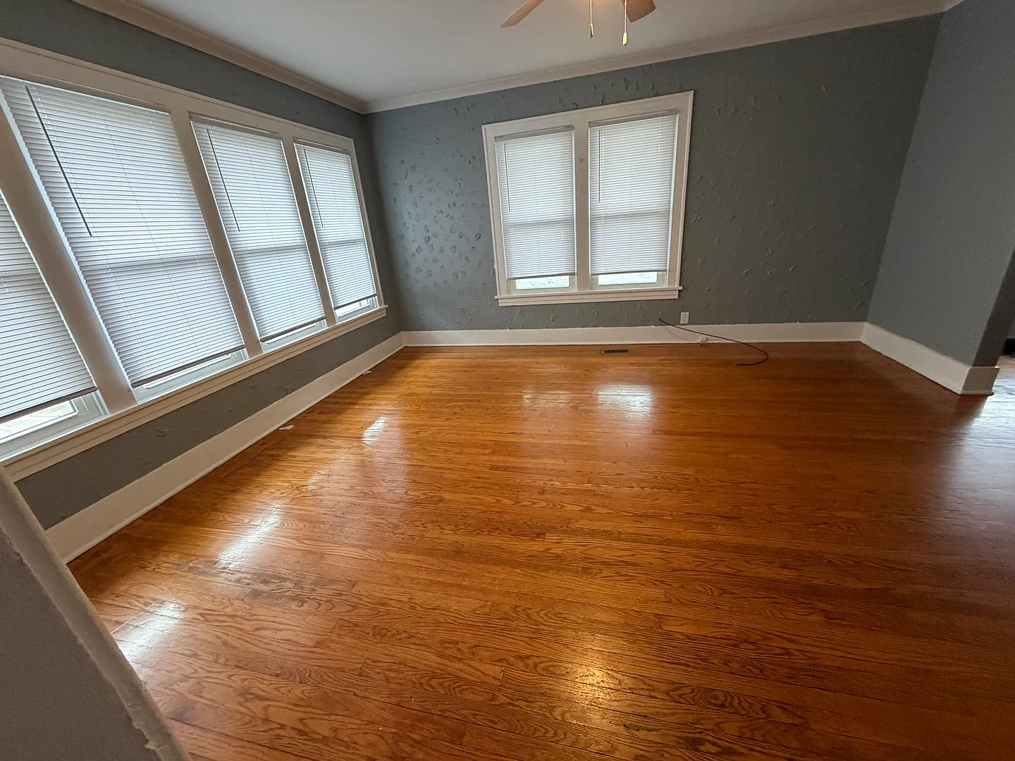 3 bed, 1025 sqft, $2,400 — Photo 2