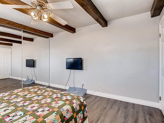 5th image of 620 E Lexington Ave E #22