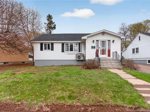 64 Connaught Ave, Moncton, NB E1C 3N9