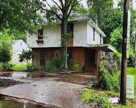 4th image of 1831 Broadmoor Dr