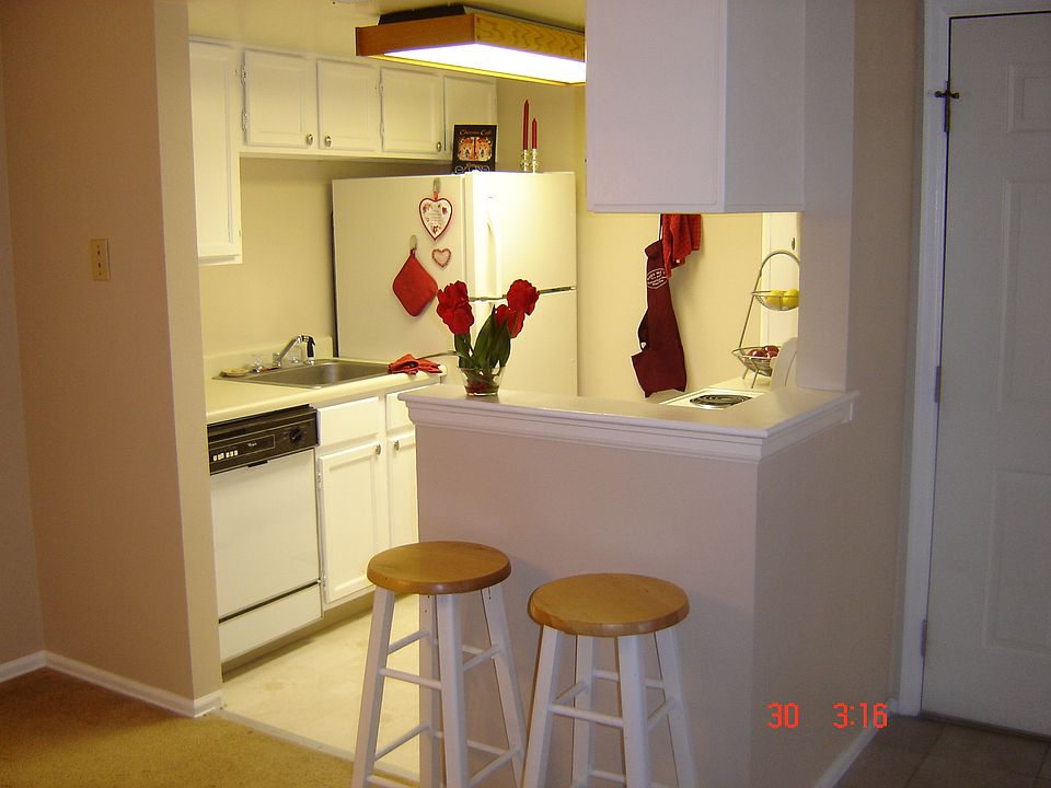 Clean, Bright and Open Kitchen
