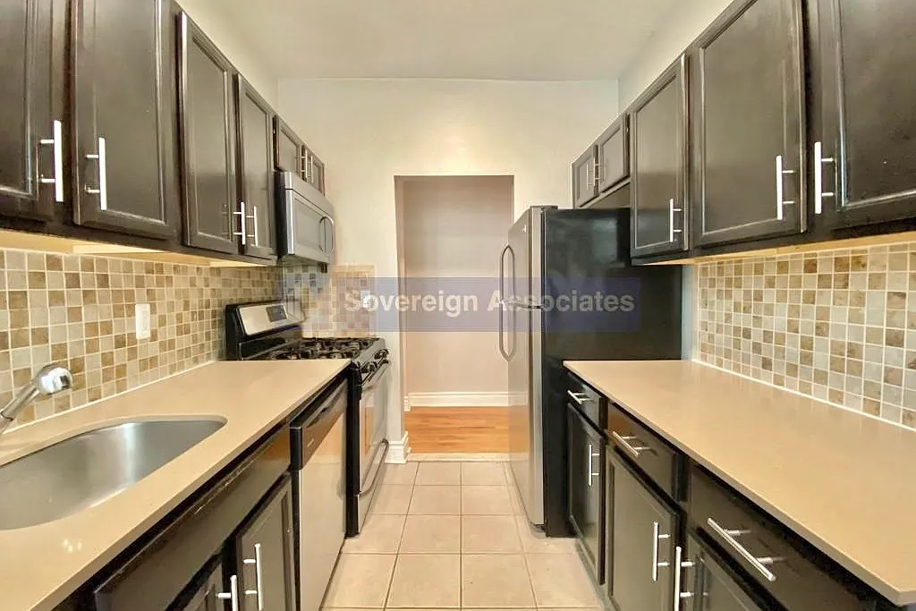 Building Photo - 213 Bennett Ave #3E