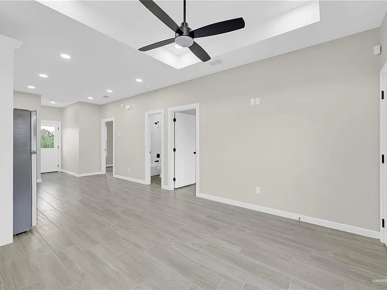 905 Crestview St #2 — Photo 4