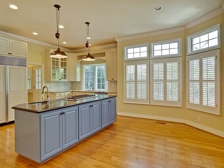 1150 Meredith Ave — Photo 26
