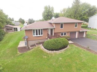 6015 93rd Avenue Ct W, Taylor Ridge, IL 61284