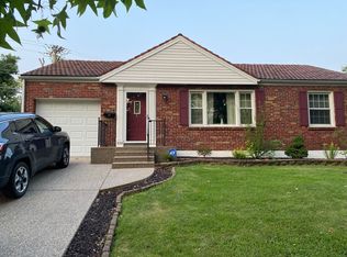 938 Country Club Dr, Saint Louis, MO