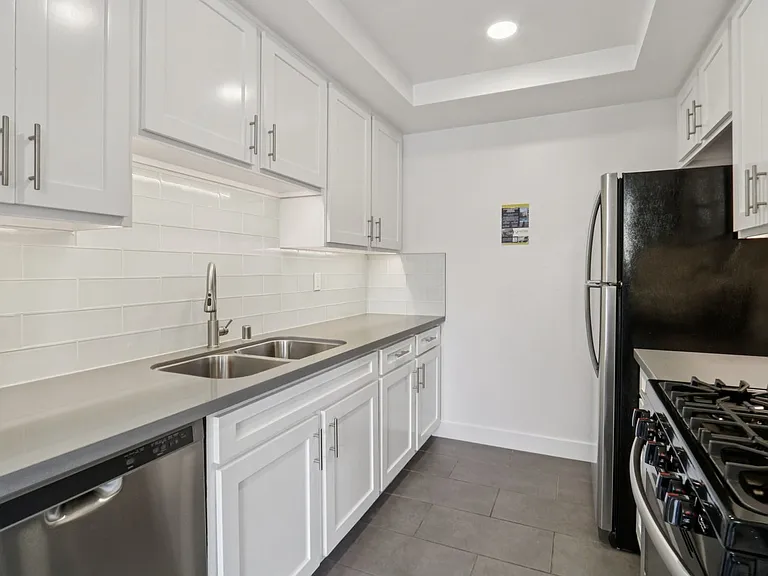 960 N. Alfred — Photo 11
