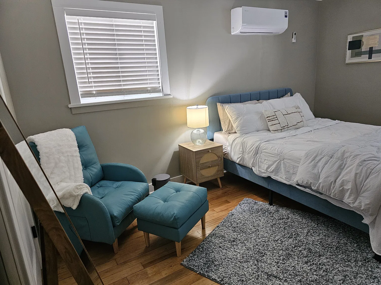 3 bed, 1.5 bath, 1200 sqft, $2,650 — Photo 2
