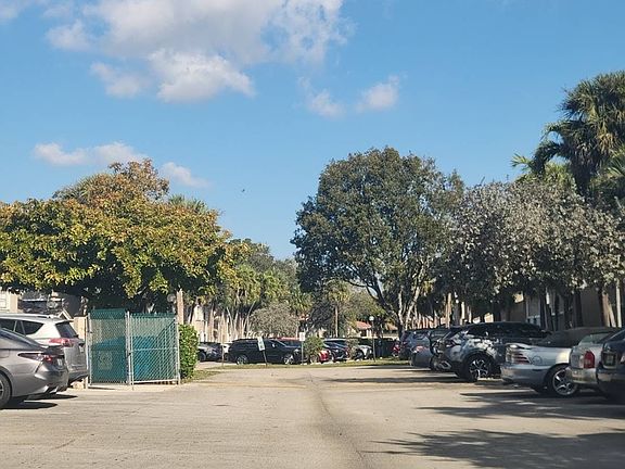 4th image of 9633 Riverside Dr