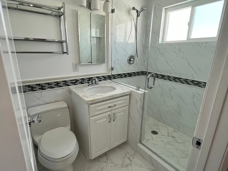407 N Clinton St — Photo 23