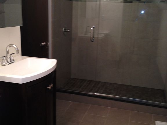 5th image of 2558 W Walton St #3