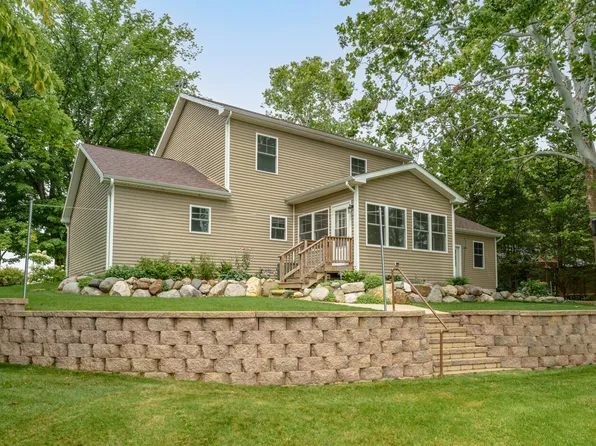 46605 24th Ave, Bloomingdale, MI 49026