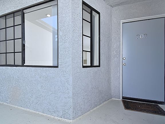 4th image of 4235 Whitsett Ave APT 202