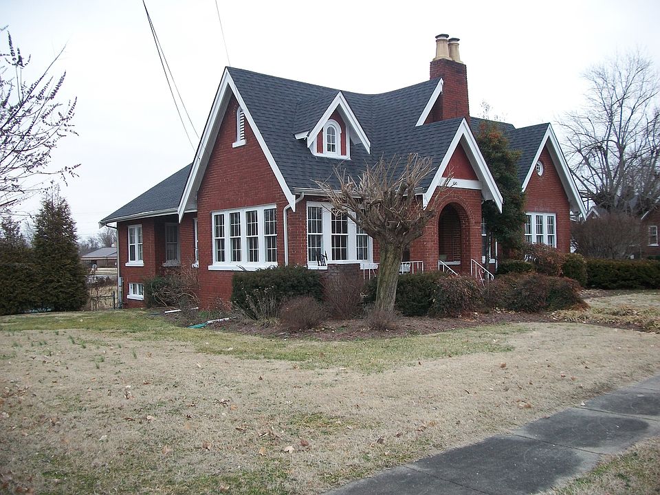 1st image of 300 W 12th St