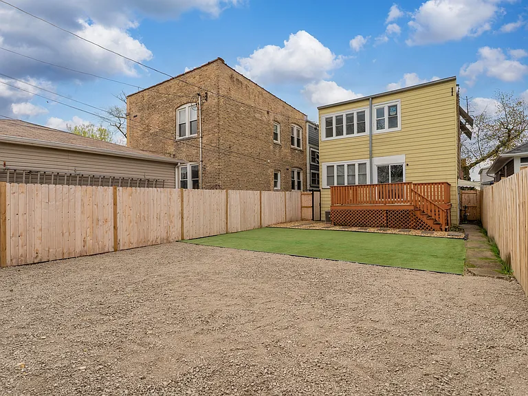 W Cornelia Ave — Photo 24