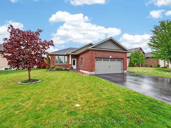 2nd image of 32 Aspen Dr