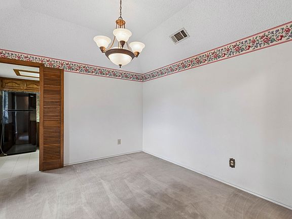 3rd image of 3815 Spring Hollow Dr