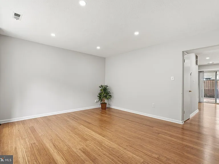15711 Ambiance Dr — Photo 6