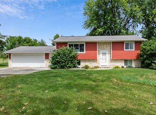 4611 Urbana Rd, Center Point, IA 52213