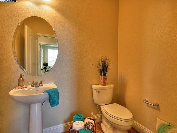 3rd image of 6551 S Mariposa Ct