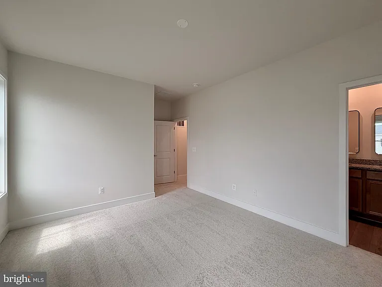 135 Heyford Dr — Photo 33