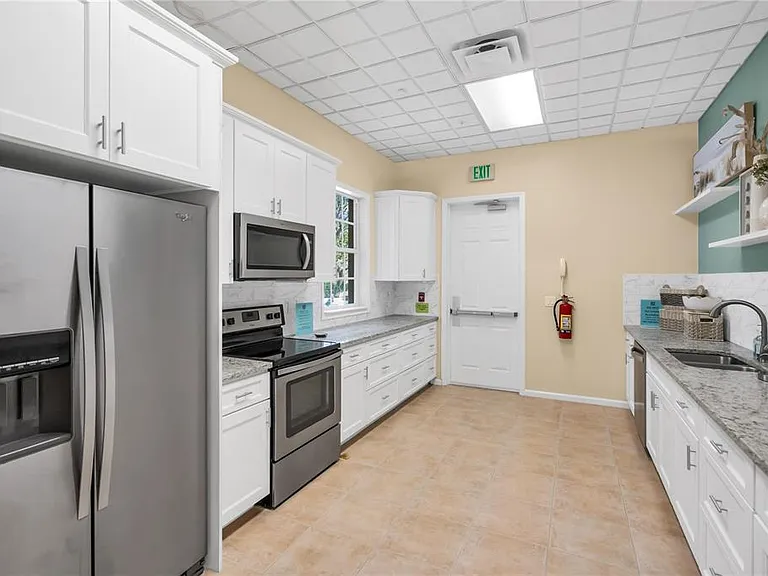 5204 Bouchard Cir #102 — Photo 41