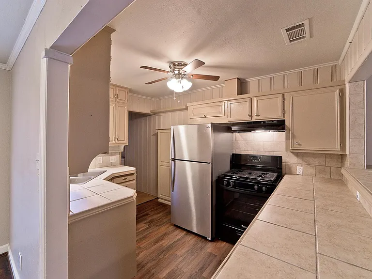 4434 Somerville Ave — Photo 9