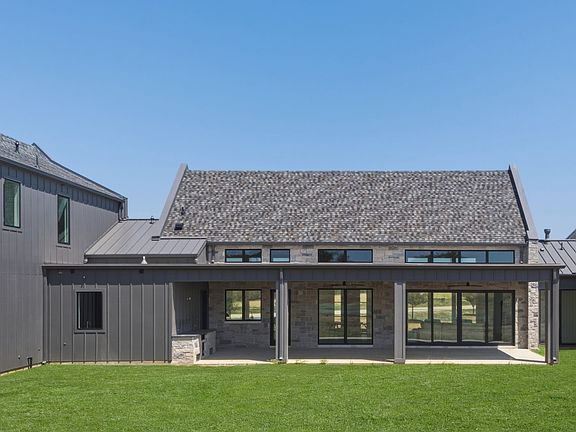 3rd image of 920 Waters Edge Dr