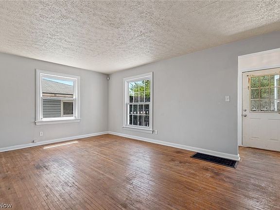 5th image of 1051 Allendale Ave