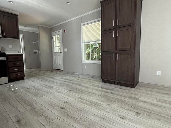4th image of 64 N 2nd Rangeway