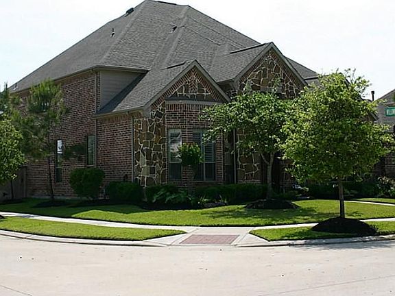 3rd image of 5903 Hawthorne Garden Way